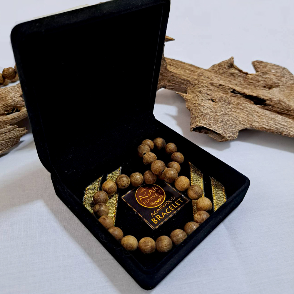 สร้อยข้อมือ กำไล ลูกประคำ จากแก่นไม้หอมกฤษณา ในกล่องกำมะหยี่ สวยหรู (27เม็ด 10มิล) Agarwood Beads Bracelet with Box (27 Beads) 10mm / Mala / Rosary 1 unit
