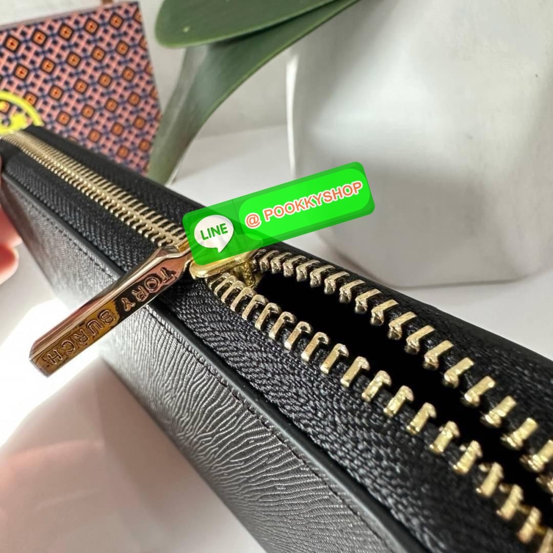 TORY BURCH ROBINSON MULTI GUSSET ZIP CONTINENTAL WALLET กระเป๋าสตางค์ใบยาว แบ่งสัดส่วนด้วยช่องซิปตรงกลางสำหรับใส่เหรียญ มีช่องใส่บัตร และใส่ธนบัตรได้ วัสดุหนังแท้ เปิด-ปิดกระเป๋าแบบซิปรูด ใส่โทรศัพท์มือถือได้ วันชิวๆพกกระเป๋าสตางค์ใบเดียวสะดวกมากค่ะ