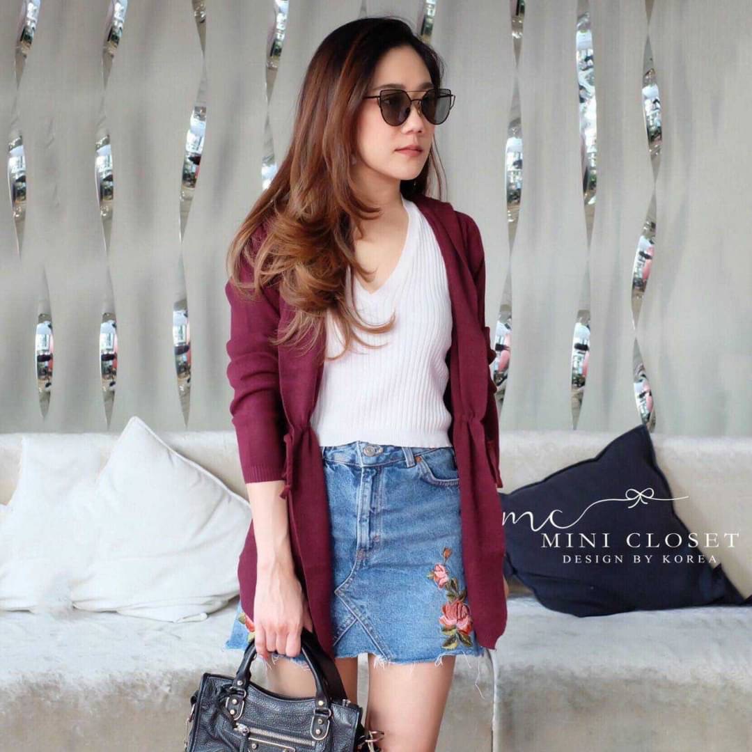 พร้อมส่งค่ะ ใส่ได้บ่อยสุด กับงานเสื้อไหมพรม เนื้อผ้านุ่มพิเศษอย่างดี มีฮู้ด มีเชือกรัดรอบเอวในตัว กระเป๋าหน้า แม่ค้าการันตี งานละมุนที่คุณๆควรมีค่ะ