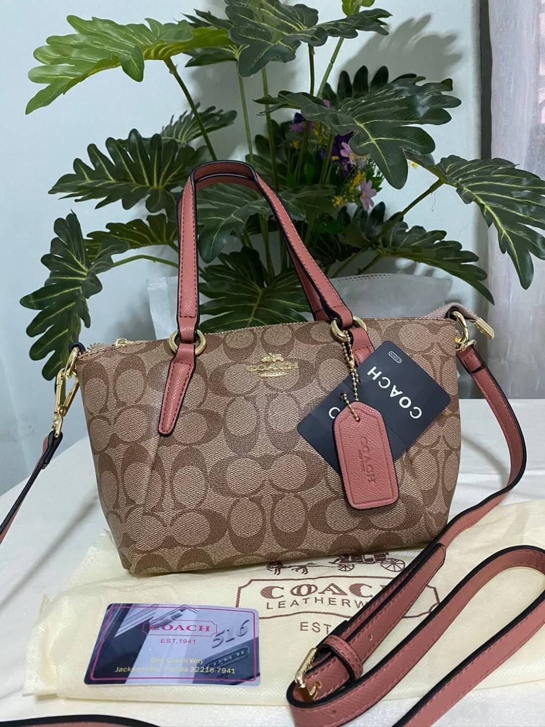 กระเป๋าโค้ชทรงพัด ขนาด mini