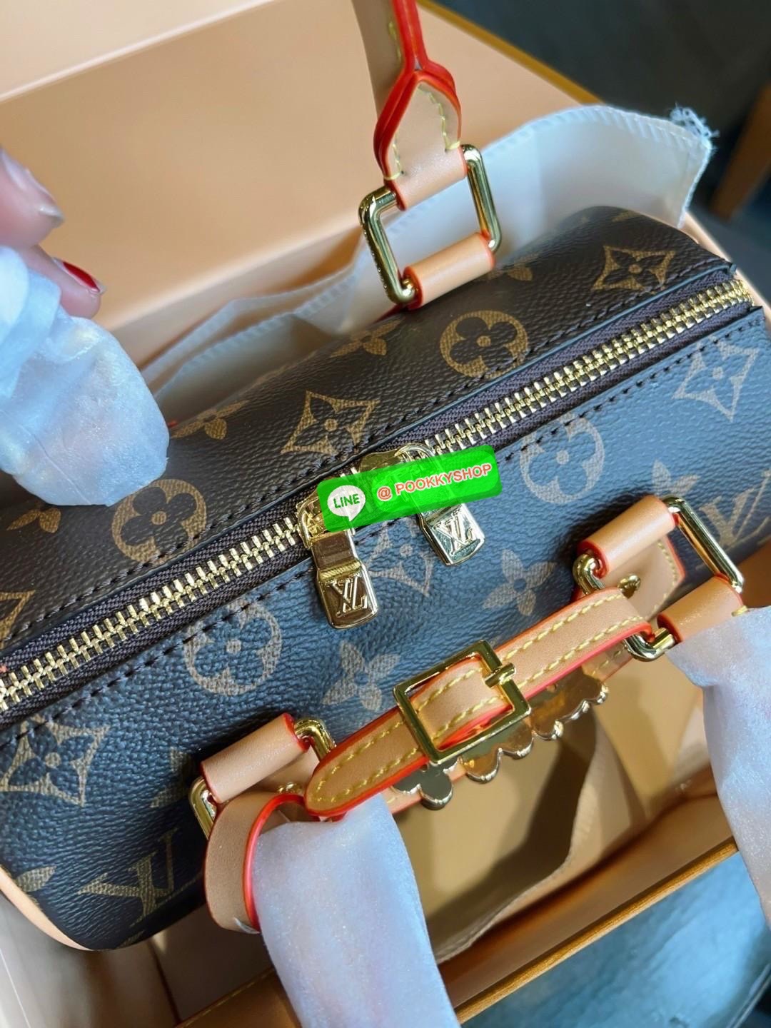 จำนวนจำกัด ไม่ทันราคานี้คือพลาดมากๆค่าสาวๆ ได้รุ่นนี้ไปไม่ผิดหวังค่าสาวๆ น้องมาพร้อมAccessories brand จัดเต็มในใบสวยมากๆ! #หมดรอบนี้ไม่เจ้าแล้วจ้าา LOUIS VUITTON SPEEDY 20 WITH CHARM (Limited Edition vip duty free ตปท.) 🔖พร้อมส่ง! ใบน้องขนาดกลาง ห