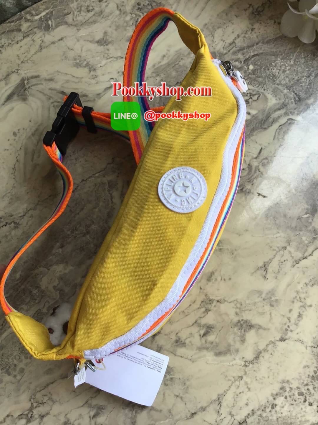 กระเป๋าคาดอกหรือคาดเอว KIPLING YASEMINA Fanny Pack วัสดุด้านนอก Nylon +polyester วัสดุกันน้ำ ด้านหน้ามี 2 ช่องใช้งาน แยกเป็นสัดส่วน ใส่มือถือได้ กระเป๋าเงินใบยาว พร้อมสายคล้องพวงกุญแจ และ พวงกุญแจลิงสัญลักษณ์แบรนด์ สายสะพายเลื่อนปรับความยาวได้ สีสันสดใส น