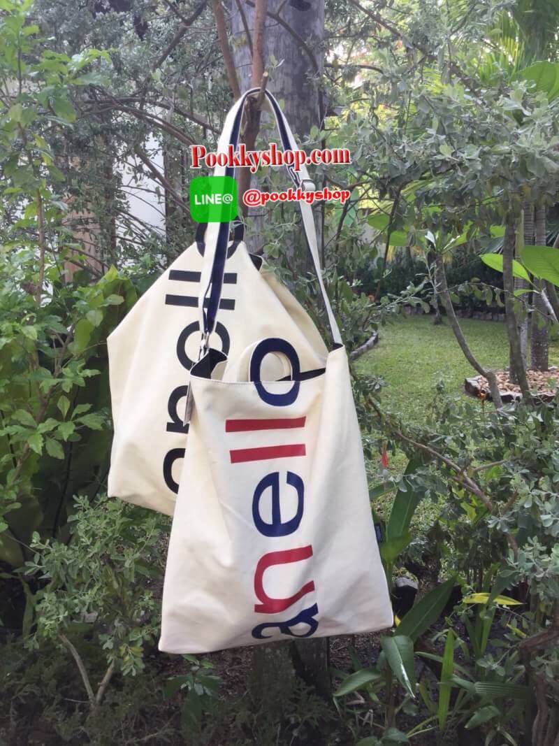 New Arrival!! Anello Cotton Canvas 2WAY Tote Bag คอลเลคชั่นล่าสุด สวยเก๋กับลูกเล่นของโลโก้แบรนด์ที่มีตัวOอักษรสุดท้ายเป็นหูจับ สีลโก้ดูโดดเด่น วัสดุผ้าคอตตอนแคนวาส เปิดปิดด้วยกระดุมแม่เหล็ก ภายในกว้างและลึก มี1ช่องซิปเก็บของสำคัญ สายสะพายปรับความยาวได้ฟรี