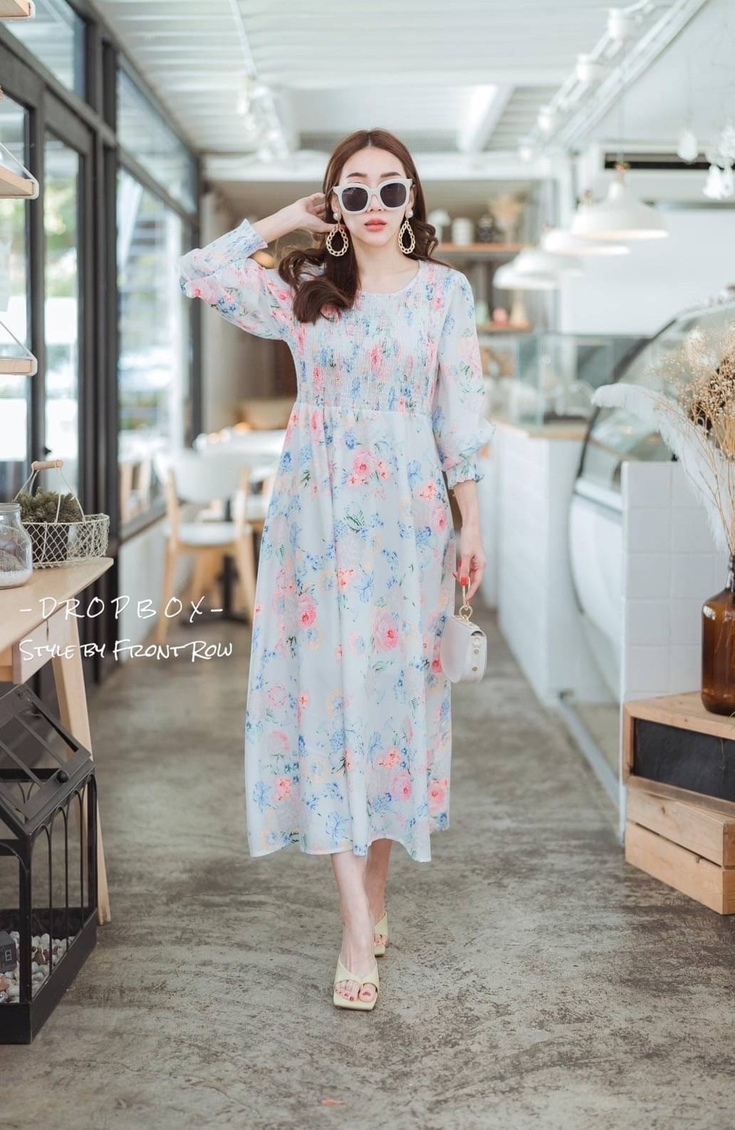 DROPBOX Style by Front Row Sweet Flora On Maxi Dress หวานๆกับเดรสพิมพ์ลายดอกไม่รุ่นนี้ ผ้าใส่สบายมากๆ ทรงปล่อยๆ ช่วงอกด้านหน้าสม๊อกปล่อยชายบาน น่ารักหวานมากๆ