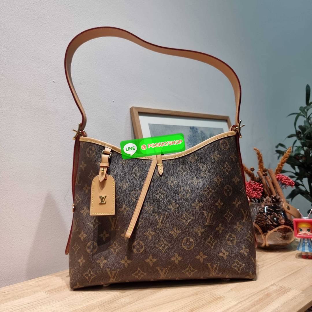 LV CARRYALL BAG ใหม่ล่าสุด รุ่นลิมิเต็ดที่สาวๆตามหา จากเคาน์เตอร์ dutyfree กระเป๋าสะพายไหล่ทรงสวย ดีไซน์เรียบง่ายคลาสสิค หรู ดูผู้ดี รูปทรงใช้งานง่าย มาพร้อมใบลูก ไว้เก็บของจุกจิก วัสดุหนังแคนวาส ปากกระเป๋ามีสายหนังผูกกันของหล่นได้และยังมีกระดุมแม่เหล็กอี