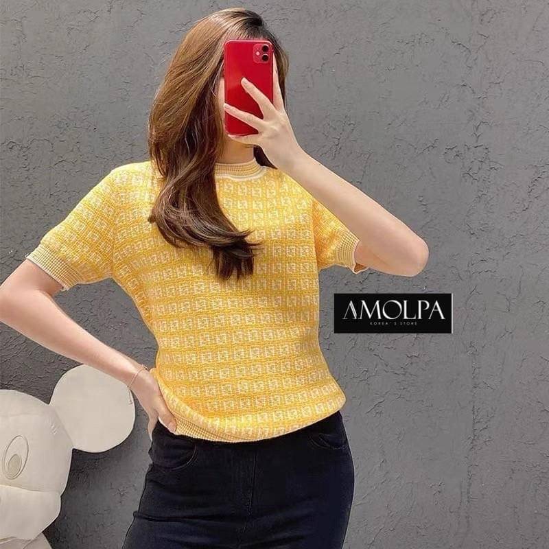 รอบ10 ......... ขายดีม๊ากกก ผ้าดีม๊ากกกก ใส่สวยย ทรงเป๊ะ ๆ # FENDI ลายใหม่ล่าสุด ชนช๊อปปป ต้องเก็บทุกสี จับผ้าแล้วคือดีสุดดๆ ผ้าแน่น ใส่แล้วให้ความรู้สึกไม่ร้อนเลยยย ใส่สวยจริงๆค่า อกคืออก เนินเด้ง สวยงามสุดๆ พร้อมส่ง!! เสื้อแขนสั้นFENDI KNITT ตัวล่าสุด 2