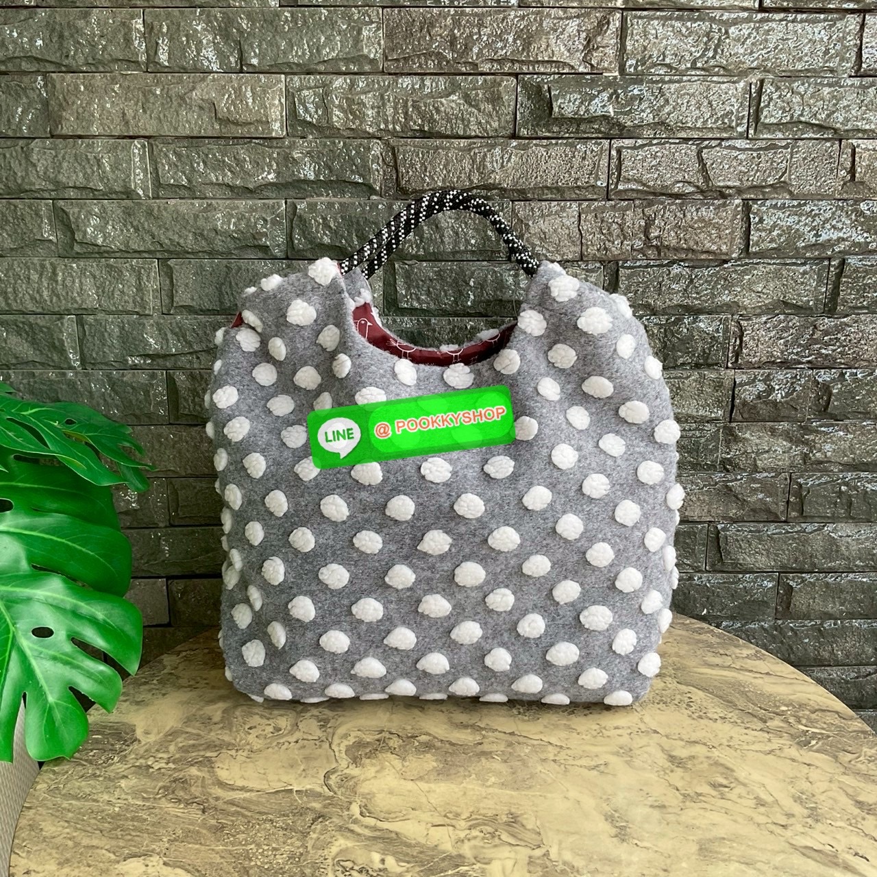 Japanese Kusuguru Woolen Polka Dot Cat Brooch Handbag Hand Bag Can Be Worn on One Shoulder Shopping Bag Work Clothing กระเป๋าถือลายจุดแมว Kusuguru ขนสัตว์ญี่ปุ่น ผิวสัมผัสจับนุ่มมือ 💕 แถมฟรีเข็มกลัดรูปแมว