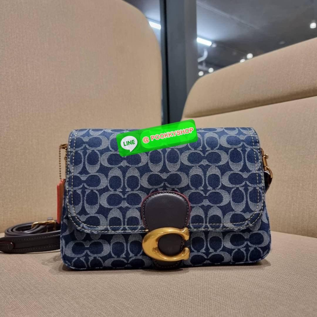 COACH CA105 SOFT TABBY SHOULDER BAG IN SIGNATURE DENIM ใหม่ล่าสุด กระเป๋าสะพายไหล่/สะพายข้าง ดีไซน์วินเทจย้อนยุค สวยคมชัด ด้วยดีไซน์สีเดนิม ให้ดูคลาสสิคมากขึ้น วัสดุผ้าเดนิมลายซิกเนเจอร์ น้ำหนักเบา เปิด-ปิดด้วยฝาปิดแม่เหล็ก ด้านหลังมีช่องซิป ภายในเป็นช่อง
