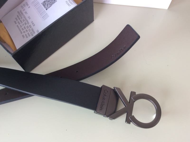 Calvin Klein Real leather เข็มขัดผู้ชาย Calvin Klein Real leather หนังแท้ หัวเข็มขัดตัวอักษรแบรนด์ CK ดูเก๋มีสไตล์ New item! ชุดของขวัญสำหรับคุณผู้ชาย เข็มขัด ที่ใครหลายคนรอคอย ดีไซน์เรียบหรู ตามแบบฉบับของCKเลยคะ จะ ซื้อเป็นของขวัญ ของฝาก ปีใหม่ ดีเลิศค่า