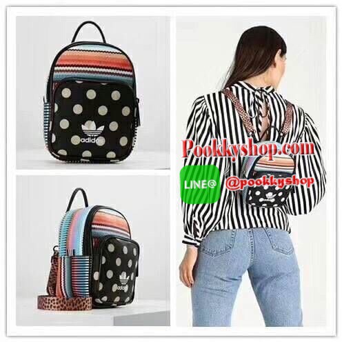 ADIDAS MINI BACKPACK กระเป๋าเป้หรือสะพายหนังPu คุณภาพดี สไตล์ Sport ขนาดมินิ น้ำหนักเบา ด้านหน้ามีโล้โก้และช่องซิป เปิดปิดด้วยซิปสะดวกใช้ หัวซิปแบรนด์ ภายในมีช่องใส่ของ หูจับถนัดมือ สายสะพายปรับได้ตามต้องการ สามารถสะพายเป็นเป้ หรือกระเป๋าสะพาย Crossbody ใ