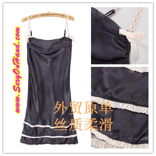 ชุดนอน สายเดี่ยว ผ้าไหม เกรดpremium สินค้าส่งนอก สีเทาเนื้อมัน หรู คอถ่วง แต่งสายและชายลูกไม้ เนื้อผ้ามันลื่น เย็น สวมใส่สบาย(Size L:Asia/ Size M:Europe)