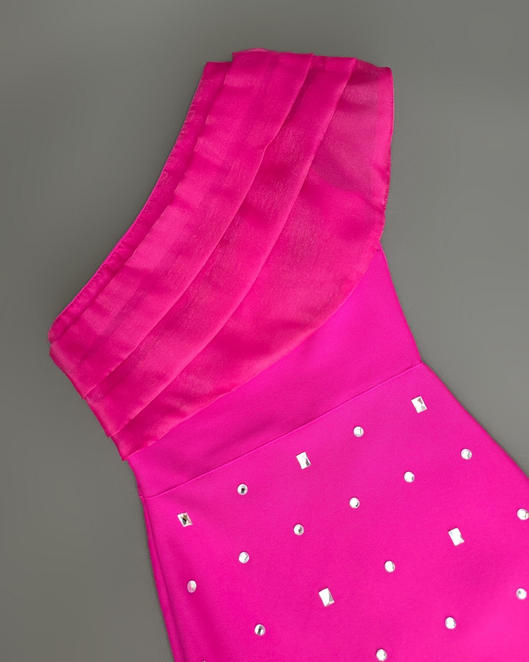 เดรสแฟชั่น เดรสเสื้อไหล่เดียว กระโปรงยาวทรงเข้ารูป