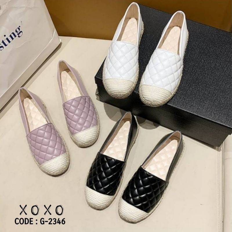 สินค้าพร้อมส่ง คัชชูสวม คู่นี้ นุ่มมากคะ แอดมินแนะนำเลย ใส่สบายหน้ากว้าง ด้านในรองนวมบุเย็บมา ใส่แมทส์ชุดง่าย ใส่ได้หลายโอกาส น้ำหนักเบา รอบๆแต่งรอบปอสาน สวยเก๋มาก