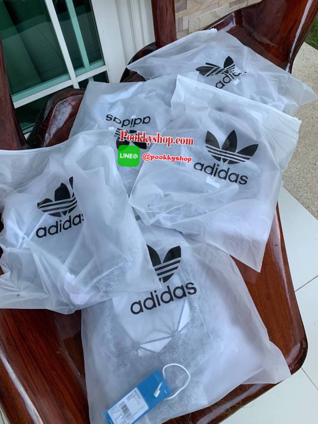 Adidas 3D Expect Originals Bag กระเป๋าสะพายคาดอก ขนาดกลาง ด้านหน้าแต่งดีเทลแบบ3D ในมีช่องแยกใส่มินิไอแพค หรือกระเป๋าสตางค์ทรงยาว มีสายสะพายที่ทันสมัยเป็นสายซิป เพราะนอกจากจะเป็นเป้สะพายแล้ว ยังสามารถนำมาสะพายไหล่ได้ มาในแบบลุคช์สไตล์ลำลองเพื่อให้คุณใช้งาน