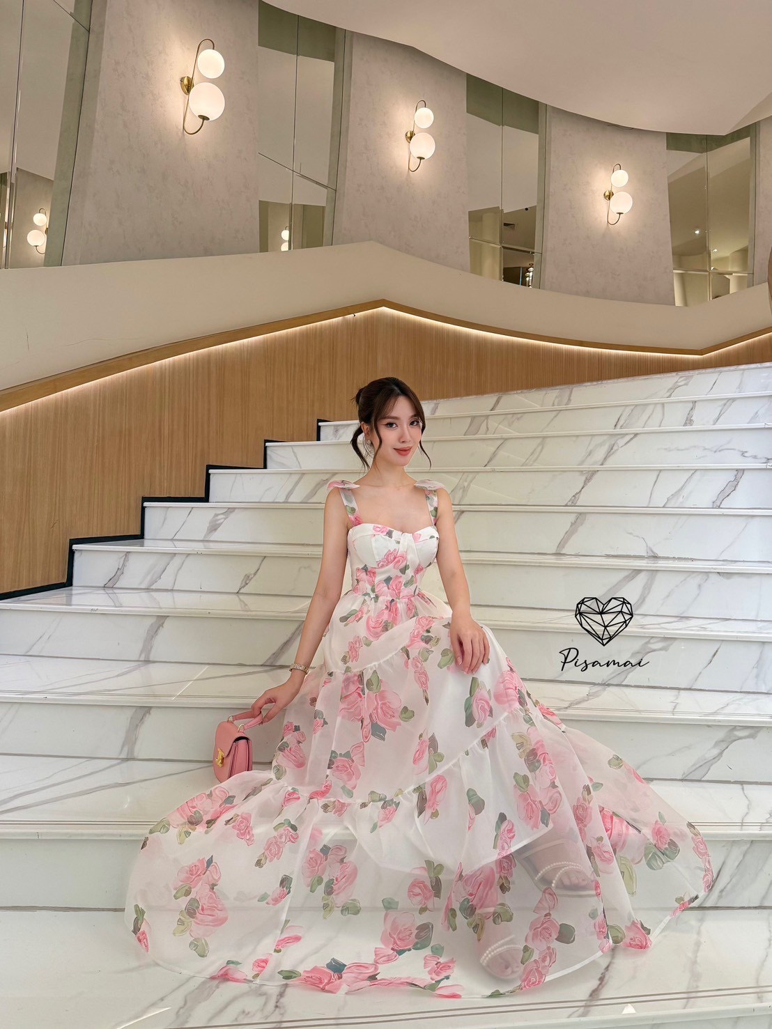 เดรสแฟชั่น เดรสผ้าแก้วตัวยาวมาในสีขาวลายดอกกุหลาบ สวยฟูฟ่อง