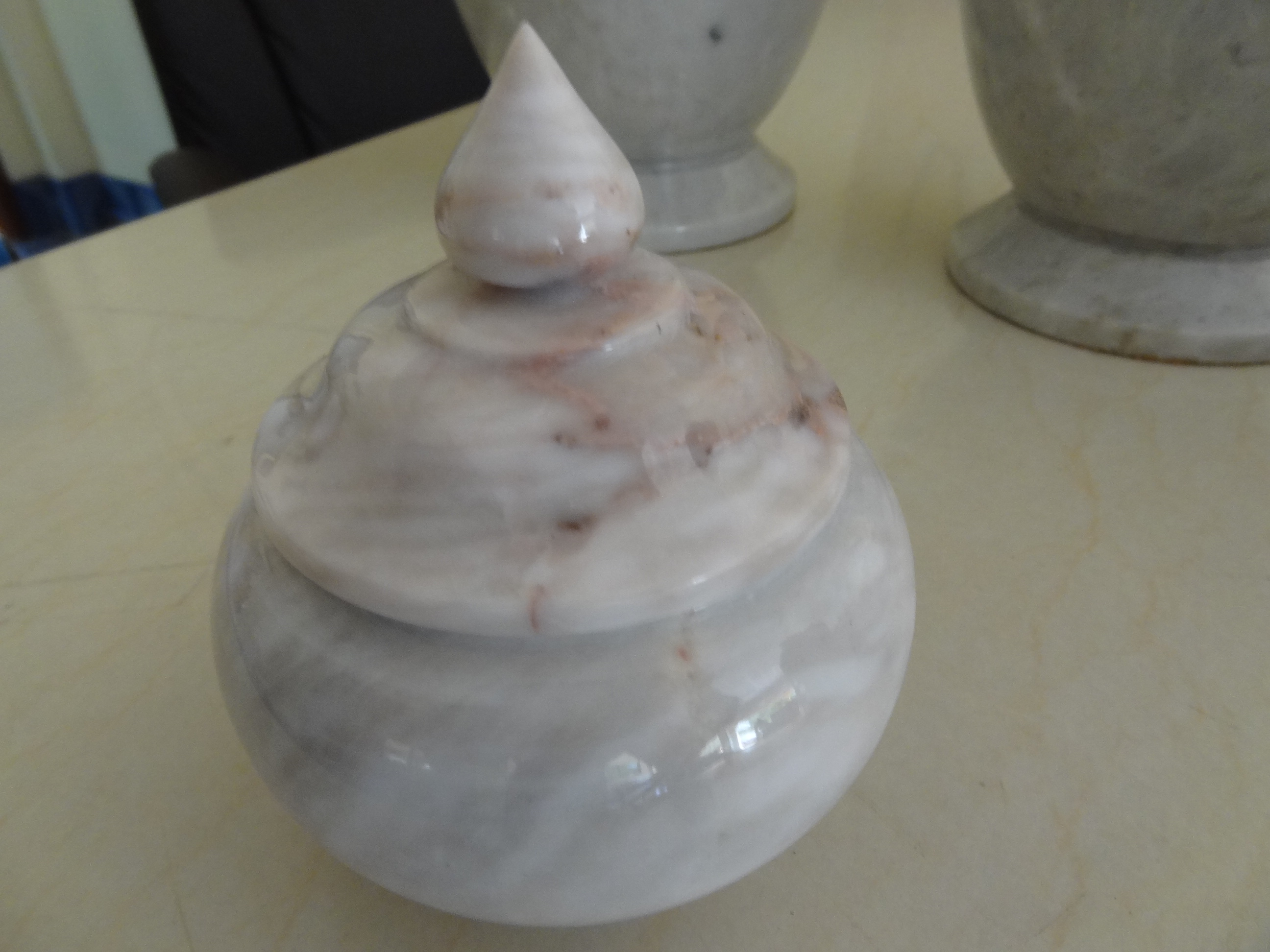 ผอบหินอ่อน ขนาดสูง8 เซนติเมตร กว้าง 9 เซนติเมตร