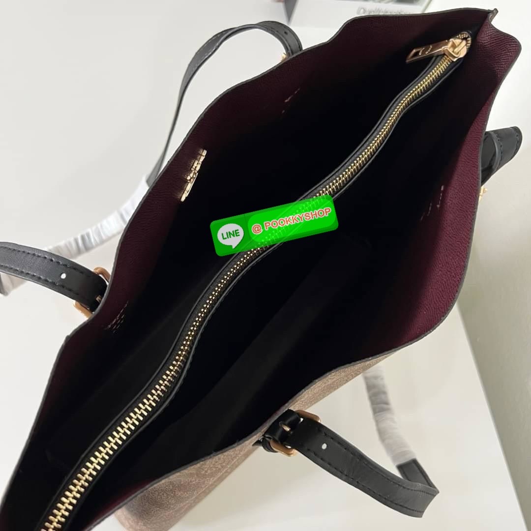 Coach MOLLIE TOTE IN SIGNATURE CANVAS (COACH 1665) กระเป๋าหนังใบเคลือบซิกเนเจอร์และหนังเรียบ ภายในกระเป๋ามัลติฟังก์ชั่น ปิดด้วยซิป ซับในผ้า หูหิ้วพร้อมหูหิ้ว 10 1/4" ช่องเปิดด้านข้าง