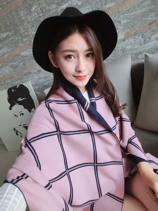 สินค้าพร้อมส่ง ผ้าพันคอสีทูโทนผืนใหญ่นำเข้า มีลายทั้งสองด้าน โทนสีสวยแมทง่าย วัสดุผ้าทอขนแคชเมียร์หนา นุ่ม ติดใจทุกราย เป็นไอเทมที่ควรมีติดตู้เสื้อผ้าเลยจ้า