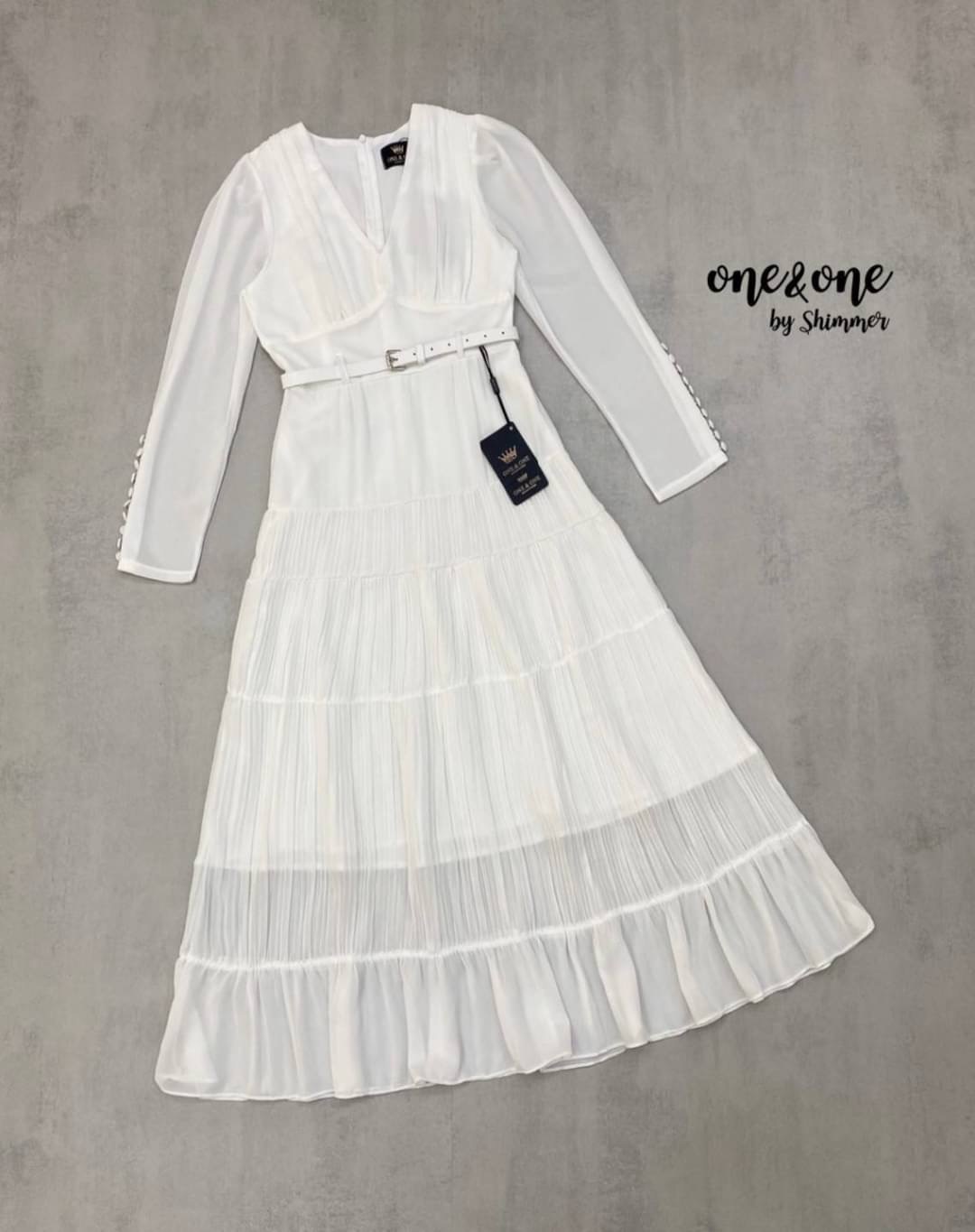 One&One Detail : แม็กซี่เดรสเนื้อผ้าชิฟฟอนช่วงกระโปรงตัดต่อแพทเทิร์นเป็นชั้นๆ ด้วยชิฟฟอนอัดพลีท ปลายแขนตกแต่งด้วยกระดุมปั้ม งานมีซับในซิปหลังพร้อมเข็มขัด ลุคนี้ใส่ทำบุญช่วงเข้าพรรษาสวยหวานแน่นอนค่า