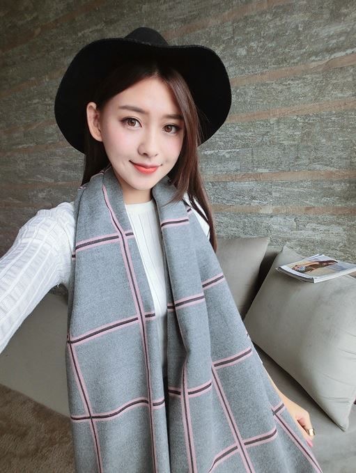 สินค้าพร้อมส่ง ผ้าพันคอสีทูโทนผืนใหญ่นำเข้า มีลายทั้งสองด้าน โทนสีสวยแมทง่าย วัสดุผ้าทอขนแคชเมียร์หนา นุ่ม ติดใจทุกราย เป็นไอเทมที่ควรมีติดตู้เสื้อผ้าเลยจ้า