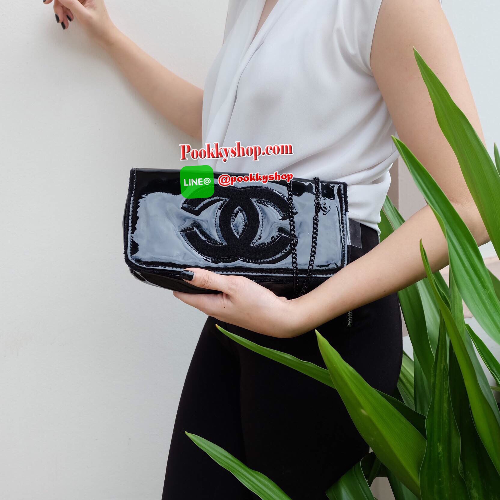 Best seller สินค้าเข้าใหม่ งานพรีเมี่ยมกิ้ฟจากเคาเตอร์ต่างประเทศ กระเป๋า สวยๆ จาก แบรนด์ Chanel เป็นกระเป๋า ใบสวยรุ่นหายาก ขนาดกำลังดี เลิศมาก ใช้แล้วไฮโซ สวยเกินราคาแน่นอนคะ ภายในบุขนเฟอร์นิ่มมากกก เก็บของอย่างดี ใบนี้ ห้ามพลาดเลย มาจำนวนจำกัดนะคะ