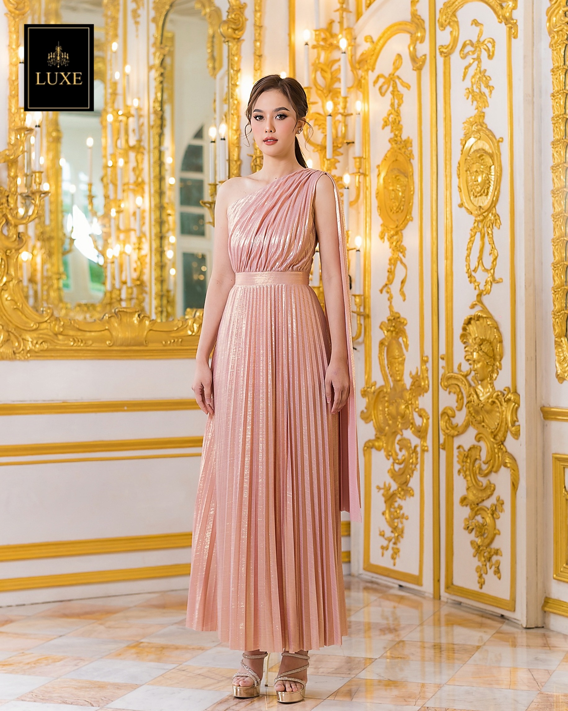 เดรสแฟชั่น แม็กซี่เดรสเสื้อไหล่เดียว ดีเทลผ่าแขนเสื้อด้านใน