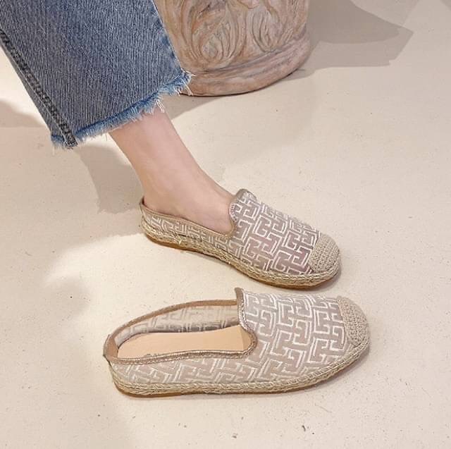 พร้อมส่งรองเท้าเปิดส้น งานผ้าซีทรู เย็บทุกจุด พื้นยางกันลื่นอย่างดี สวยเกินราคา ใส่สบายไม่บีบหน้าเท้าจ้า