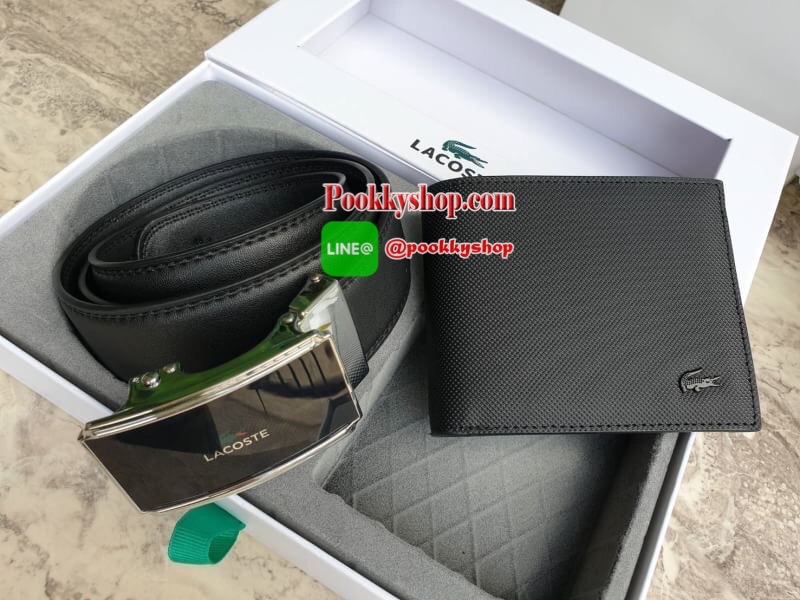 ลาคอส CLASSIC PETIT PIQUE Belt & Wallet Set !!! ซื้อ1ได้ถึง 2 ใบ เซตสุดคุ้ม!! มาพร้อมกล่องสุดหรู กระเป๋าเงินใบสั้นพับสองตอน ลายเปอติปิเก้ มีช่องใส่การ์ด ช่องใส่ธนบัตร บุซับในด้วยผ้าคอตตอน และ ด้านอกวัสดุ Pvc ลายเปอติปิเก้แต่งกระเป๋าด้านนอกกระเป๋า เข็มขั
