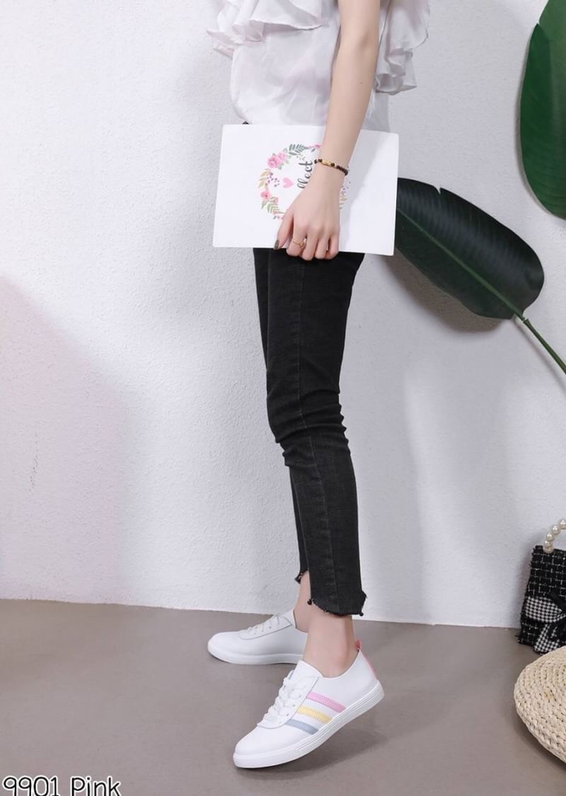 พร้อมส่งเลยจ้า รองเท้าผ้าใบงานน่ารักมาแล้วจ้า ด้านข้างคาดสามสี สีพาเทล น่ารักฝุดๆพร้อมเสิร์ฟจ้า หนังผ้าใบนิ่มมากค่ะ ด้านในซับผ้าหนังกลับอย่างดี งานสวย แม่ค้าคอนเฟริม ห้ามพลาดเลยจ้าตัวนี้แนะนำ อย่าช้ารีบเลย