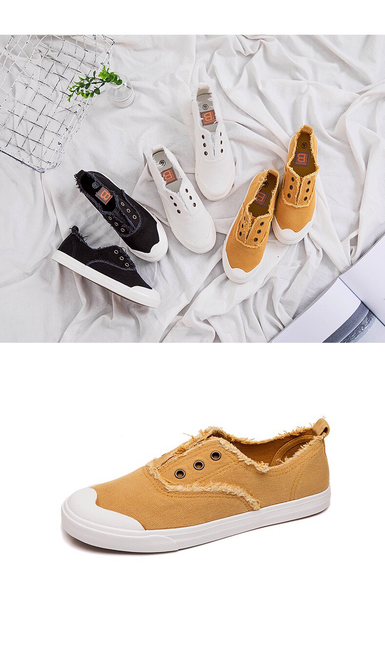 new arrival งานสวยๆพร้อมเสิร์ฟจ้า ตัวนี้ห้ามพลาด รองเท้าผ้าใบstyle เซอร์ๆ ทรงใส่ง่ายๆได้หลายโอกาส แมตช์กับกางเกง👖หรือกระโปรง👗ก็ได้ค่ะ ใส่สบาย แม่ค้าคอนเฟริม ห้ามพลาดเลยจ้าตัวนี้แนะนำ อย่าช้ารีบเลย