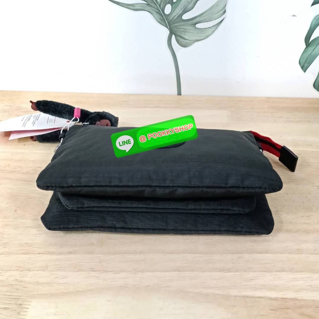 KIPLING Creativity X Crossbody Bag กระเป๋าสะพายวัสดุ Nylon&Polyester 100% ขนาดกำลังน่ารัก เปิดปิดด้วยซิป มา พร้อมพวงกุญเเจลิงน้อย ด้านในมีช่องใส่ของ2ชช่อง เพิ่มตรงกลางมีช่องซิปอีก1ช่อง มีสายคล้องพวงกุญแจ ใส่ของได้จุมาๆเลยค่ะ มีสายสะพายยาวเลื่อนปรับระดับได