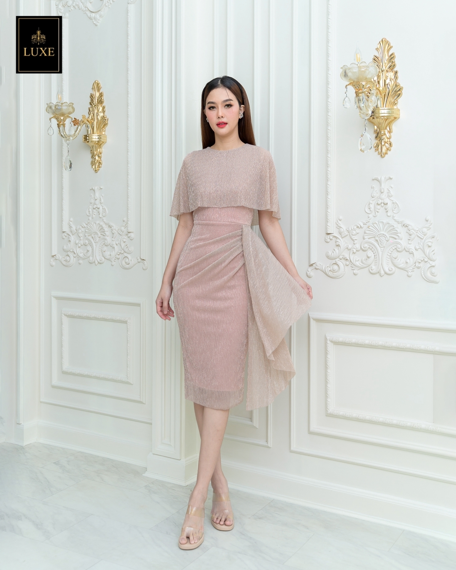 เดรสแฟชั่น เดรสเสื้อคอกลมแขนกุด ดีเทลเป็นเสื้อคลุมไหล่ในตัว