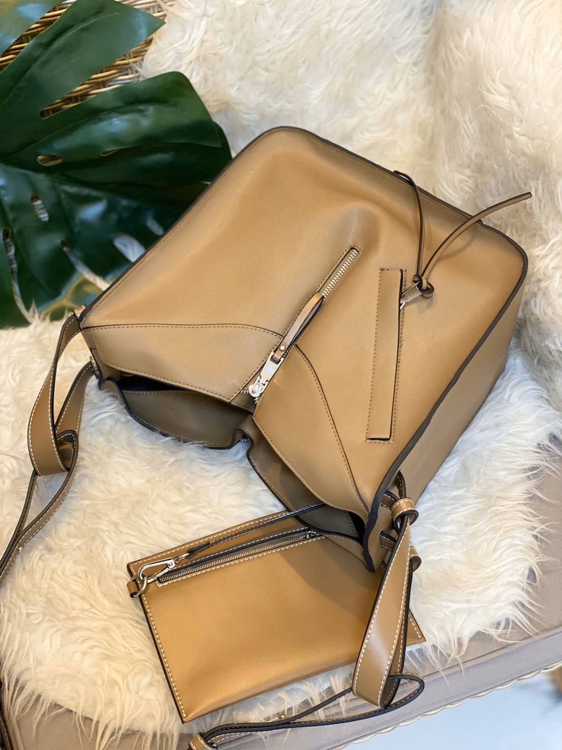 พร้อมส่งค่า 💕Hammock 💕 สิ้นสุดการรอคอย สำหรับรุ่นที่ทุกคนถามหาเยอะที่สุด การันตรีงานคุณภาพ ใช้เวลาผลิตนานสุดถึง 4 เดือน ตอนนี้พร้อมส่งเเล้วค่า Hammock size 30 cm รอบนี้เป็นงานสั่งผลิต งานเนี้ยบ ตัวหนังสวยมากกกก PU premium อย่างดี มีความหนา