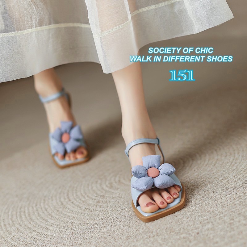 มาเพิ่มค่ะ‼️ รองเท้าแตะรัดส้น หลากสไตล์ ได้ทั้งความสวยและสบาย ที่สำคัญนอกจากดีไซน์น่ารัก สไตล์ลูกคุณหนู ปรับสายคาด ไปหน้า มาหลังได้ตามชอบ รัดส้นเพิ่มความกระขับ ใช้งานได้ตามที่ต้องการ คอมพลีทลุควันหยุดสบายๆ ให้ดูเก๋ไก๋แล้วยังสบายเท้ากว่าเดิม