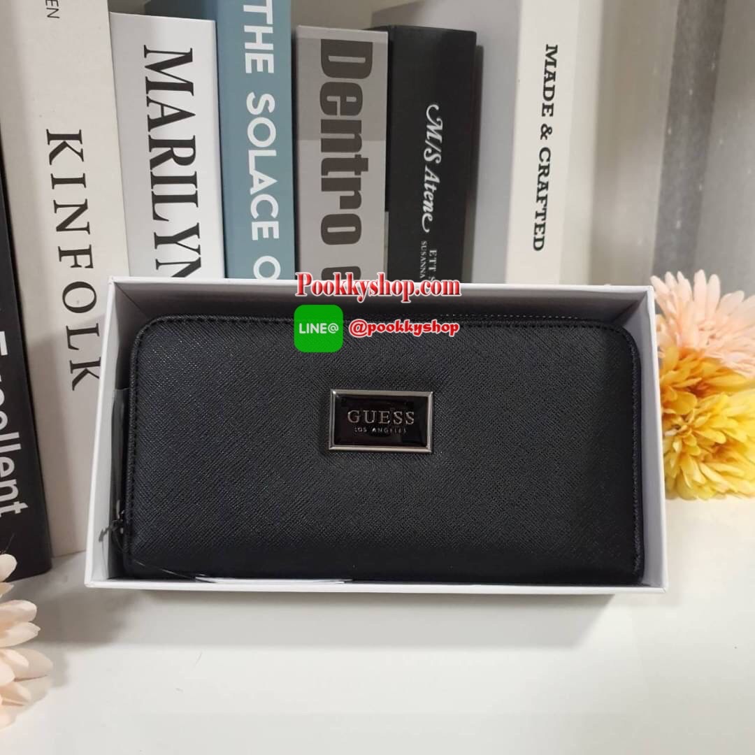 GUESS WOMEN'S WALLET กระเป๋าตังค์แบบซิปรอบ หนังลาย SAFFIANO ประดับโลโก้แบรนด์ด้านบน ด้านในมีซิปกลาง ไว้ใส่เหรียญ มีช่องใส่บัตรหลายช่อง ช่องใส่ธนบัตรมี2ช่องใหญ่ น้ำหนักเบา อุปกรณ์ครบ ห้ามพลาดค่า!