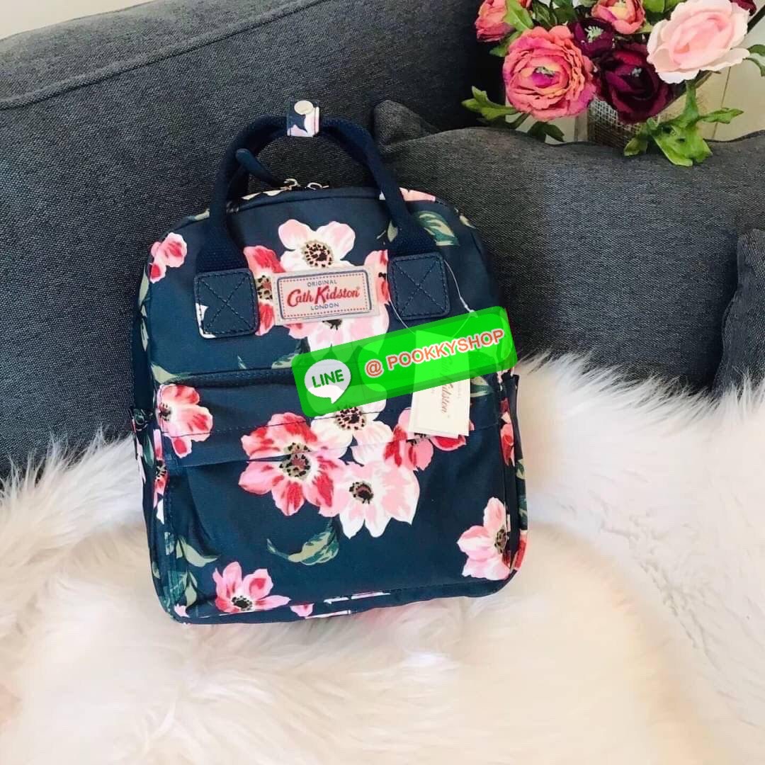Best Seller !! Cath Kidston Multi Strap Backpack กระเป๋าสะพายเป้รุ่นมินิ แบรนด์ดังสไตล์วินเทจสุดฮิต วัสดุ Canvas เคลือบกันน้ำสามารถเช็ดทำความสะอาดได้ เปิดปิดด้วยซิปสะดวกใช้ ด้านหน้าประดับโลโก้แบรนด์ พร้อมช่องซิปด้านนอกใส่กระเป๋าสตางค์ มือถือได้ ด้านในมีช่