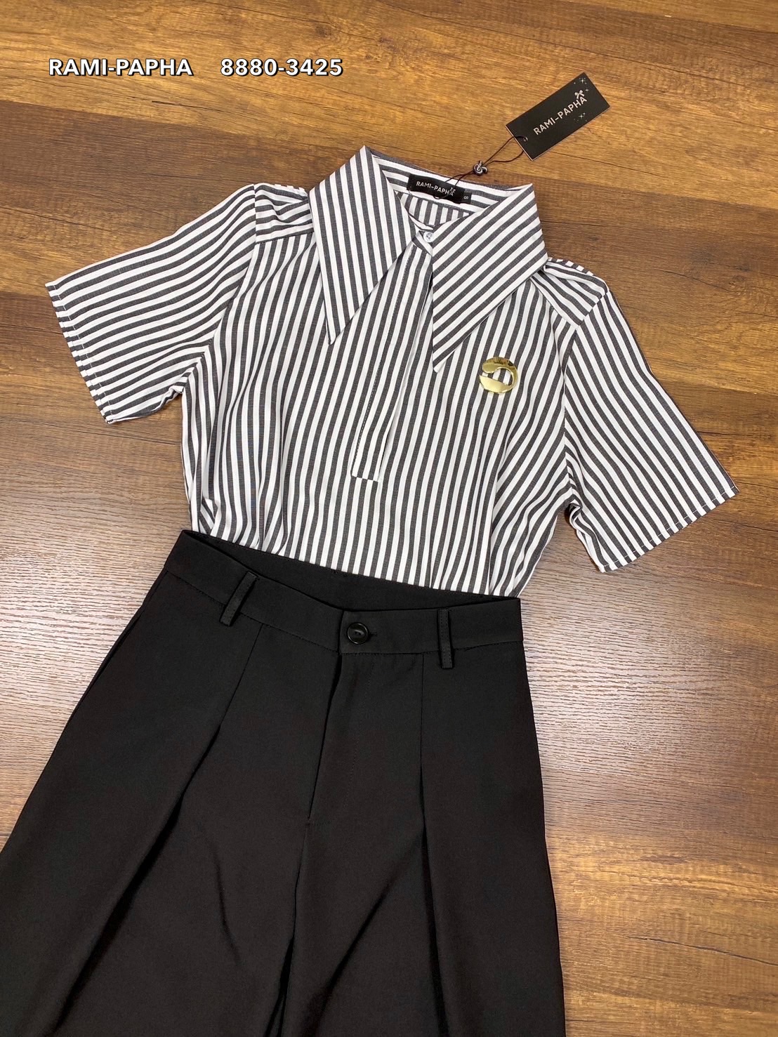 ชุดเซทแฟชั่น เสื้อเชิ้ตแขนสั้นคอปกเก๋ๆ ลายริ้วทางตรงสีสวยคลาสสิค ดีเทลสวยเก๋ กระดุมอกซ่อน