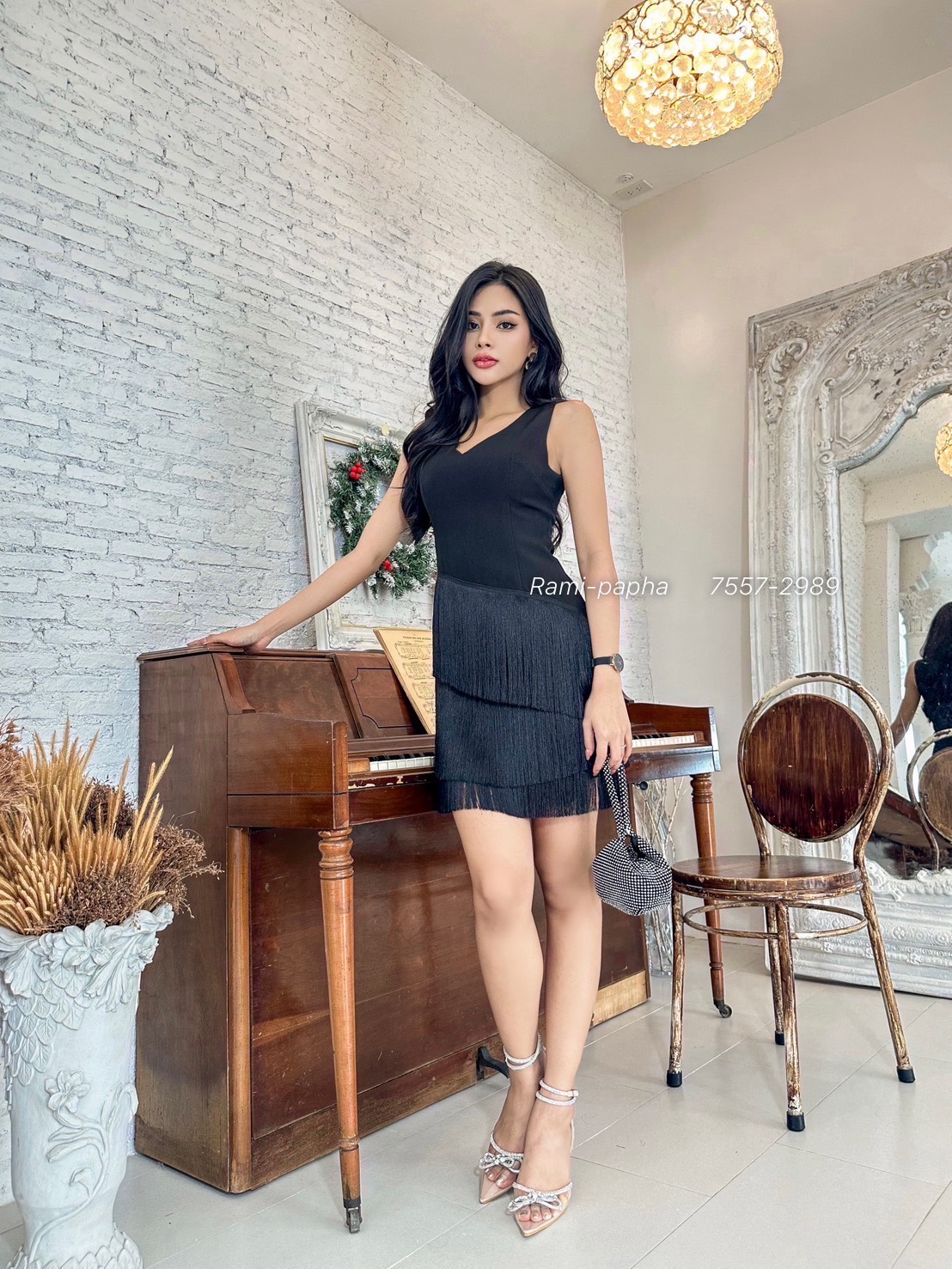 เดรสแฟชั่น เดรสสีดำ ทรงพอดีตัว เนื้อผ้าหนานิ่มอย่างดี มีฟองน้ำจัดให้ทรงสวย