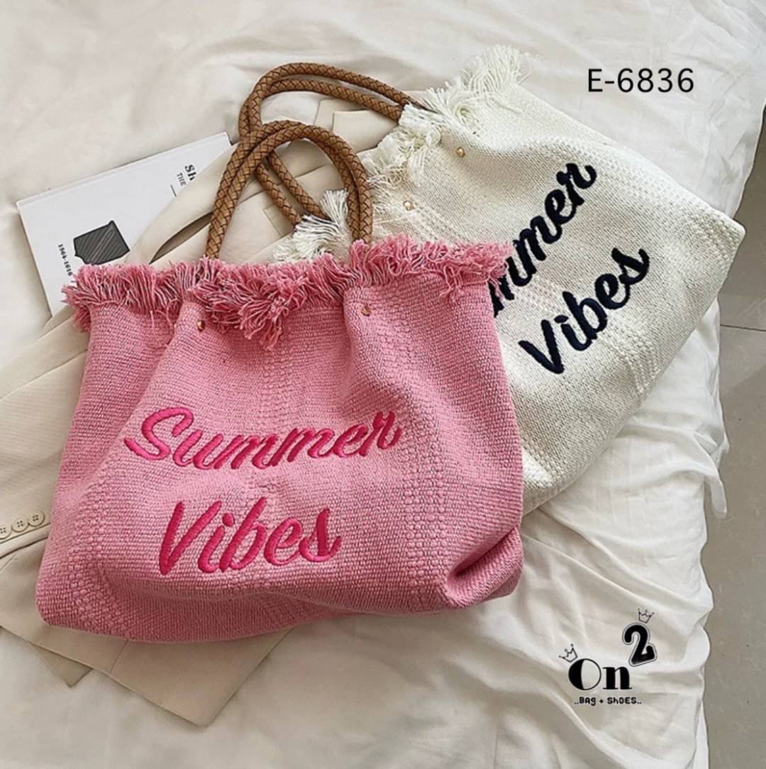 กระเป๋าสะพายแฟชั่นทรงชอปปิ้ง แต่งขอบปล่อยพู่ดูเก๋ ใบใหญ่ใช้งานง่าย จุของได้เยอะเลยค่ะ พร้อมส่งน้า