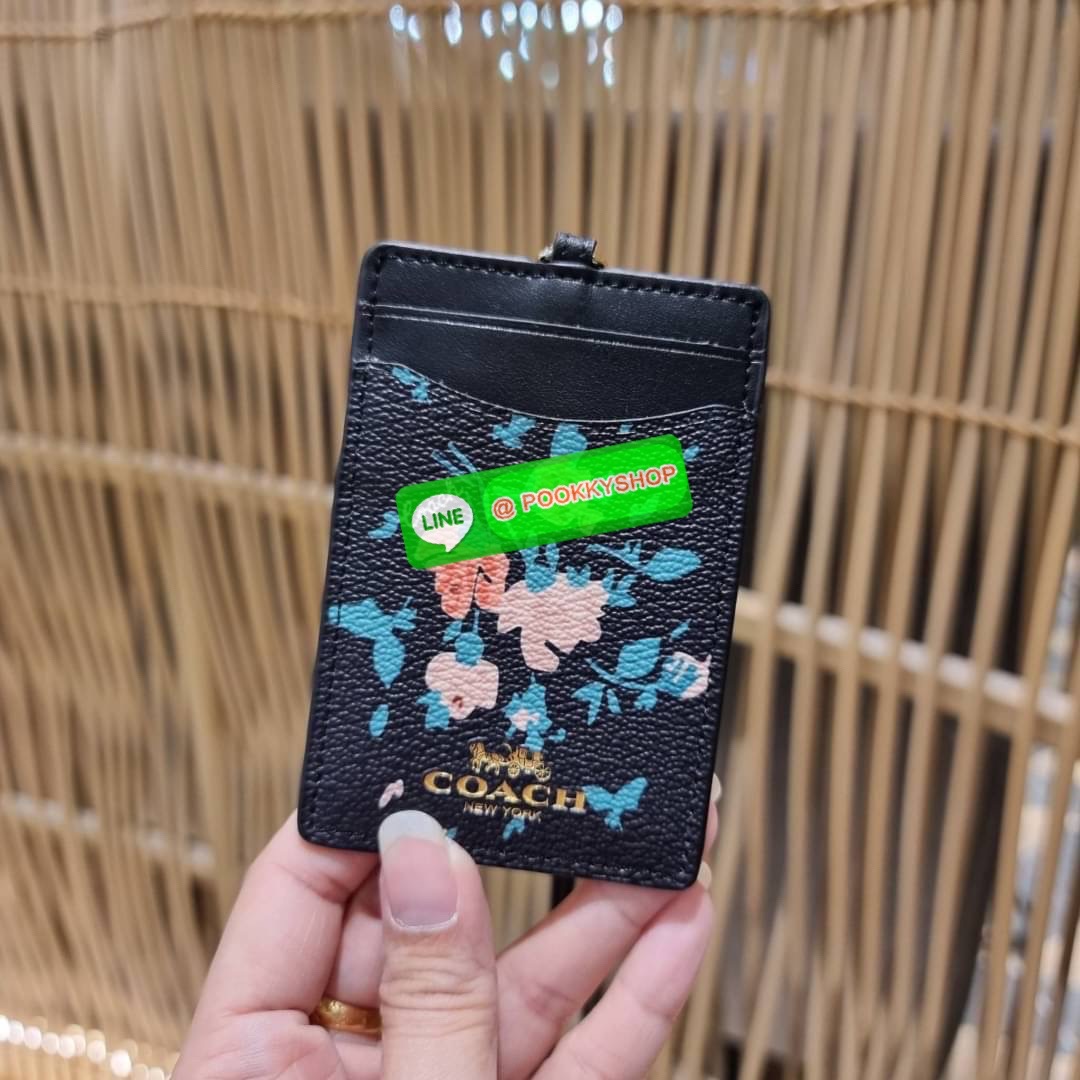 กระเป๋าใส่บัตรคล้องคอ Coach card holder ราคาพิเศษสุดๆ!!! ของหายาก!! ง่ายๆแบบไม่ธรรมดา!! คลาสสิคแต่มีดีเทลโดดเด่น!! กระเป๋าถนอมบัตร พร้อมสายคล้องคอ ดีไซน์ลวดลายสวย ดูดีทุกแบบ ใช้งานง่าย พกพาสะดวก จะใส่บัตรพนักงาน บัตรเครดิต บัตรปชช. ใบขับขี่ และบัตรอื่นๆที