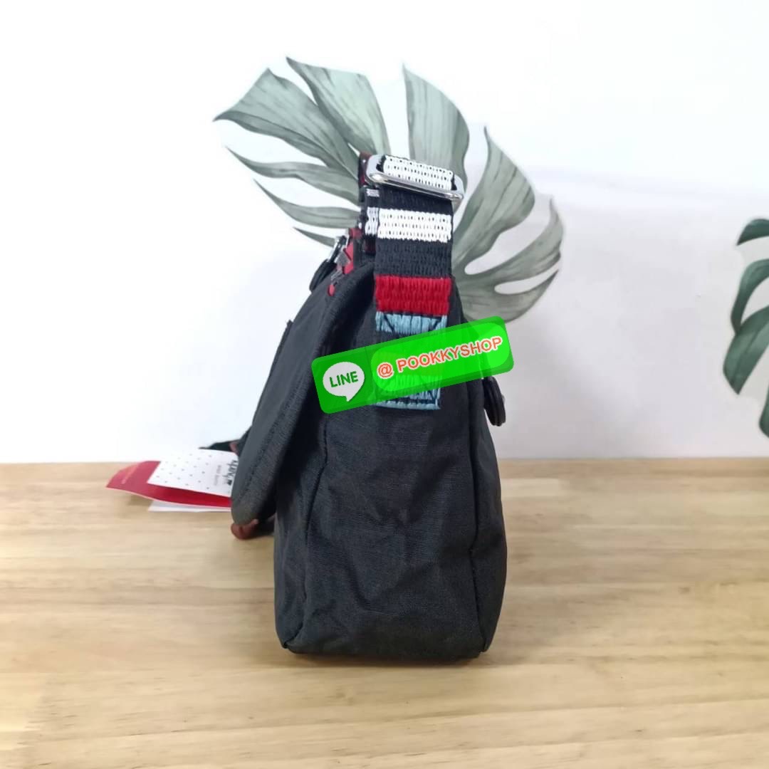 KIPLING SABIAN CROSSBODY MINI BAG กระเป๋าสะพายข้าง วัสดุ Nylon & Polyester 100% ขนาดเล็กกำลังน่ารัก เปิด-ปิดด้วยฝาปิดกระดุมแม่เหล็กและซิปแบรนด์ ด้านในทีแท็กแบรนด์