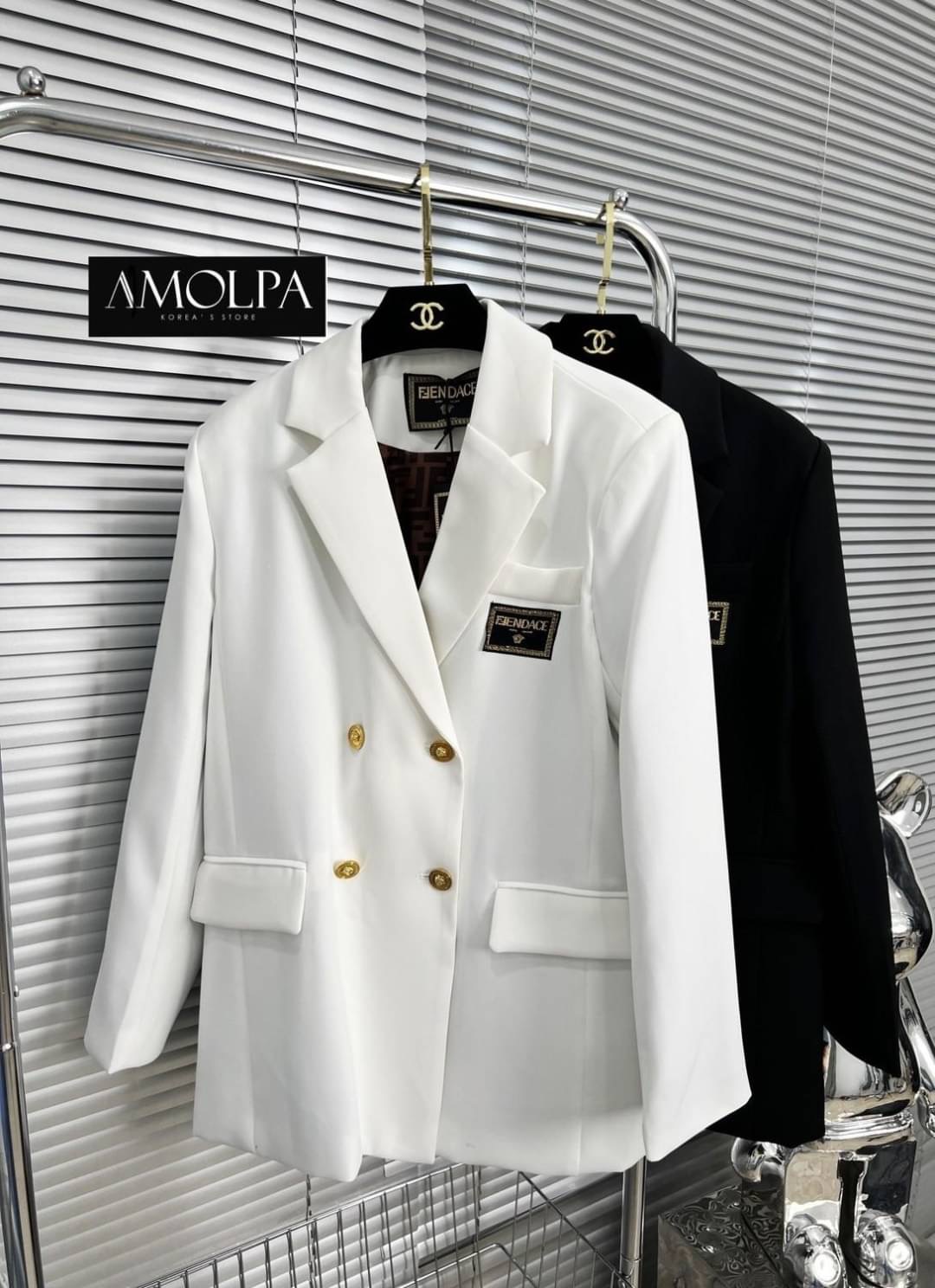 พร้อมส่ง!!! มาต่อที่ สูท BLAZER งาน FENDIxVERSACE BLAZER ผ้านางดีเริ่ดดด ซับในอย่างดี ใส่แล้วต๊าซมาก สวยหรู ไฮโซ อย่าลืมจัด นะคะ งานดีมากกก ผ้าหนักกคุ้มราคาสุดๆ !! !! งานสวยงานดีต้องแบรนด์AMOLPA เท่านั้น !!
