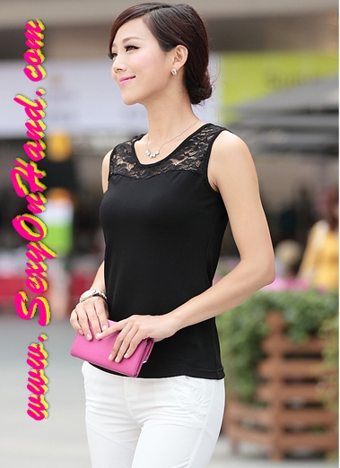 เสื้อกล้ามสีดำ แต่งผ้าลูกไม้ซีทรู ช่วงไหล่ ดำ เนื้อผ้า ยืดและลูกไม้เกรดหรู