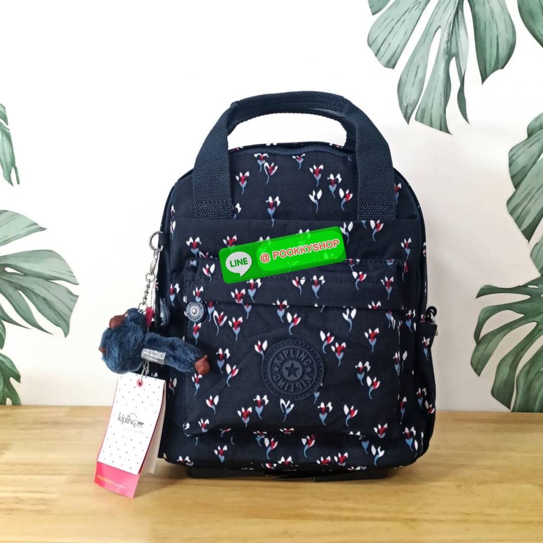 KIPLING 3 WAYS MINI BACKPACK ซับในลายตาราง กระเป๋าสะพาย 3 Ways รุ่นใหม่ วัสดุ Nylon & Polyester 100% หูหิ้วหนังปั๊มชื่อแบรนด์ สายสะพายยาวเลื่อนปรับได้ free size และ สามารถถอดได้ สามารถถือหรือสะพายได้ จะสะพายไหล่ สะพายเฉียง Crossbody หรือจะคล้องสายเป็นเป้ส