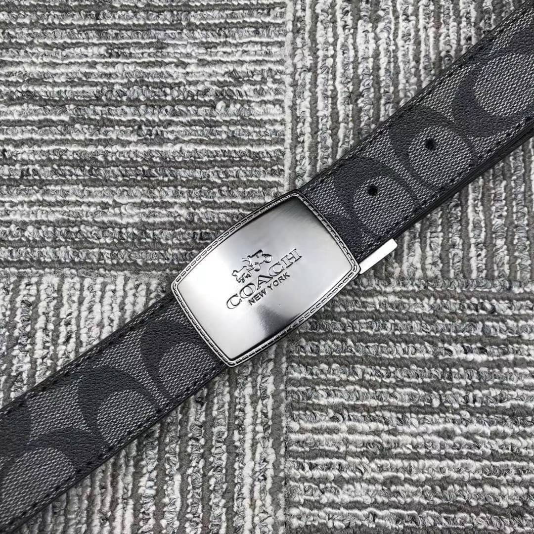 Set เข็มขัด coach 2 หัว ใส่แบบเจาะรูเข็มขัด สายลายC นูนสลับกับด้านเรียบ สลับใช้ได้ 2 ด้าน ทั้งยังสามารถเจาะรูเพิ่มได้ รุ่นนี้มาพร้อมป้ายแท็กแบรนด์ หัวเข็มขัดใส่ได้ง่าย ถอดได้ไม่ยาก ซื้อเป็นของขวัญของฝาก ดูดีมากๆเลยนะคะ