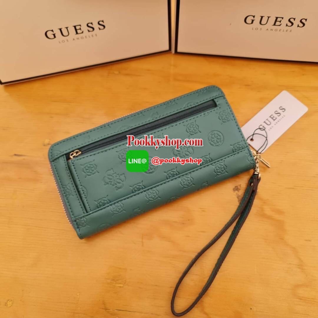 สินค้าใหม่!! กระเป๋าสตางค์ Guess ใบยาว ด้านหน้าปั้มชื่อแบรนด์บนโลหะ และห้อยโลหะโลโก้แบรนด์ หนังดีงามมาก เปิดมาด้านในมีช่องใหญ่3ช่องมีช่องซิป1ช่อง มีช่องเสียบบัตรและมีช่องซิปด้านหลัง1ช่องใช้งานได้จริง พร้อมกับสายคล้องมือบอกเลยรุ่นนี้ดีงามมากจ้าสาวๆ