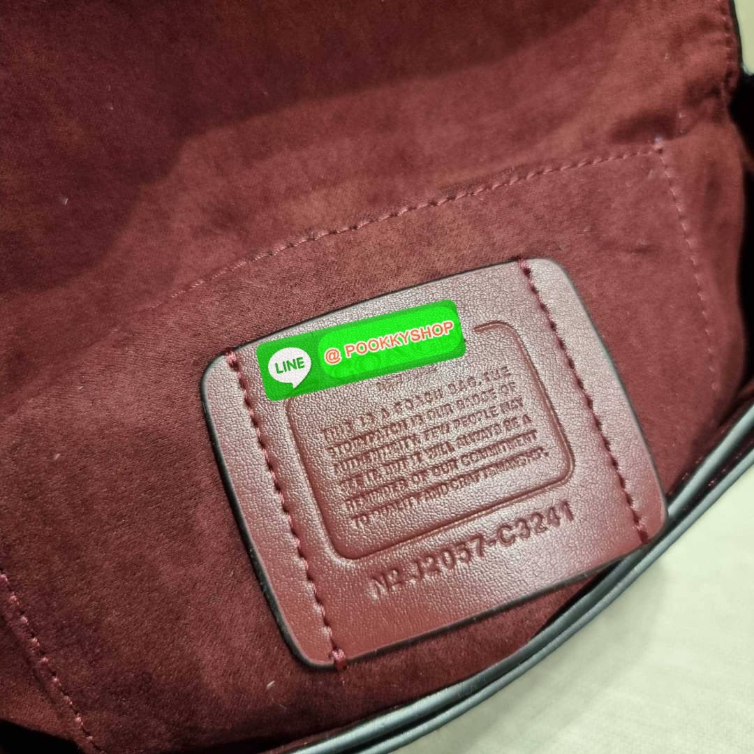 COACH C3593 GEORGIE SADDLE BAG IN COLORBLOCK SIGNATURE CANVAS WITH RIVETS ยกระดับความหรูให้กับตัวเองกันหน่อย ด้วยกระเป๋ารุ่นนี้!! ครอสบอดี้ที่ดีไซน์หรู อัพเลเวล ในราคาที่จับต้องได้ วัสดุหนังแคนวาสเคลือบสลับหนังเรียบ พิเศษไปอีกตกแต่งขอบด้วยหมุด เพิ่มดีเทลก