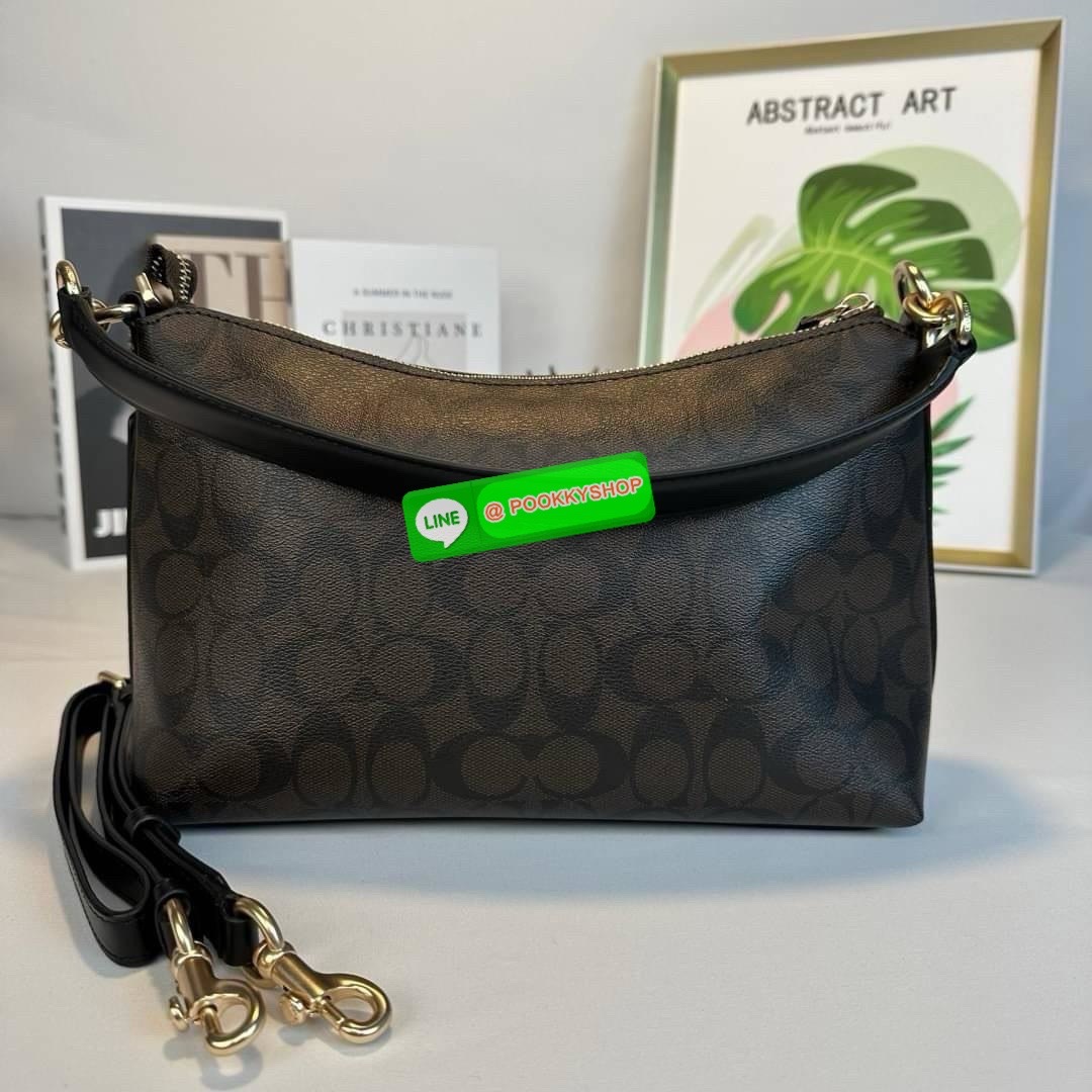 กระเป๋าสะพาย LEWIS IN SIGNATURE CANVAS ( COACH F85696) กระเป๋าหนังลาย C ผ้าใบเคลือบซิกเนเจอร์ พร้อมรายละเอียด หนัง เรียบ] ภายในกระเป๋ามัลติฟังก์ชั่น ปิดด้วยซิป ซับในผ้า