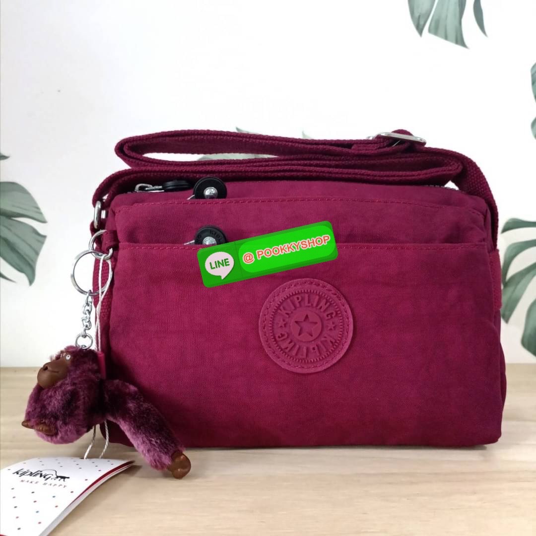 KIPLING Mini Crossbodybag กระเป๋าสะพายข้างขนาดกะทัดรัด ผลิตจากวัสดุ Nylon + ซับใน Polyester100% มีช่องใช้งานแยกย่อยมากถึง 4 ช่อง -ด้านหน้ามีช่องซิป 2 ช่อง -ช่องหลักโล่ง กว้าง จุของใช้ได้เยอะ -ด้านหลังมีช่องซิปอีก 1 ช่อง มาพร้อมพวงกุญเเจลิง สายสะพายยาวสมาร