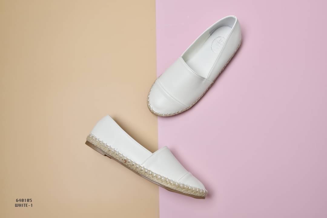 สินค้าขายดี พร้อมส่ง รองเท้า slip on งานขายดีมาแล้วจ้า ขายดีตลอดกาล จะใส่เดินทาง หรือไปเที่ยวก็ได้ค่ะ งานสวย แม่ค้าคอนเฟริม ห้ามพลาดเลยจ้าตัวนี้แนะนำ อย่าช้ารีบเลย